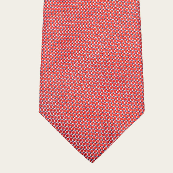 Crvena kravata sa geometrijskim oblicima