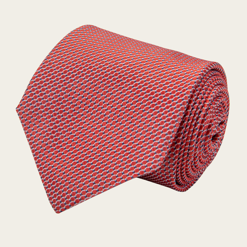 Crvena kravata sa geometrijskim oblicima
